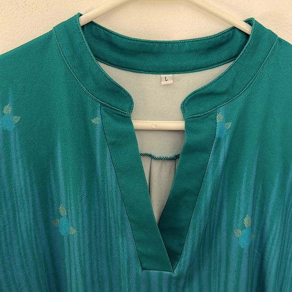 Blouse Women's Turquoise, beige, Blouse. With Bishop Sleeves. V-neck. Large - Picture 5 of 13